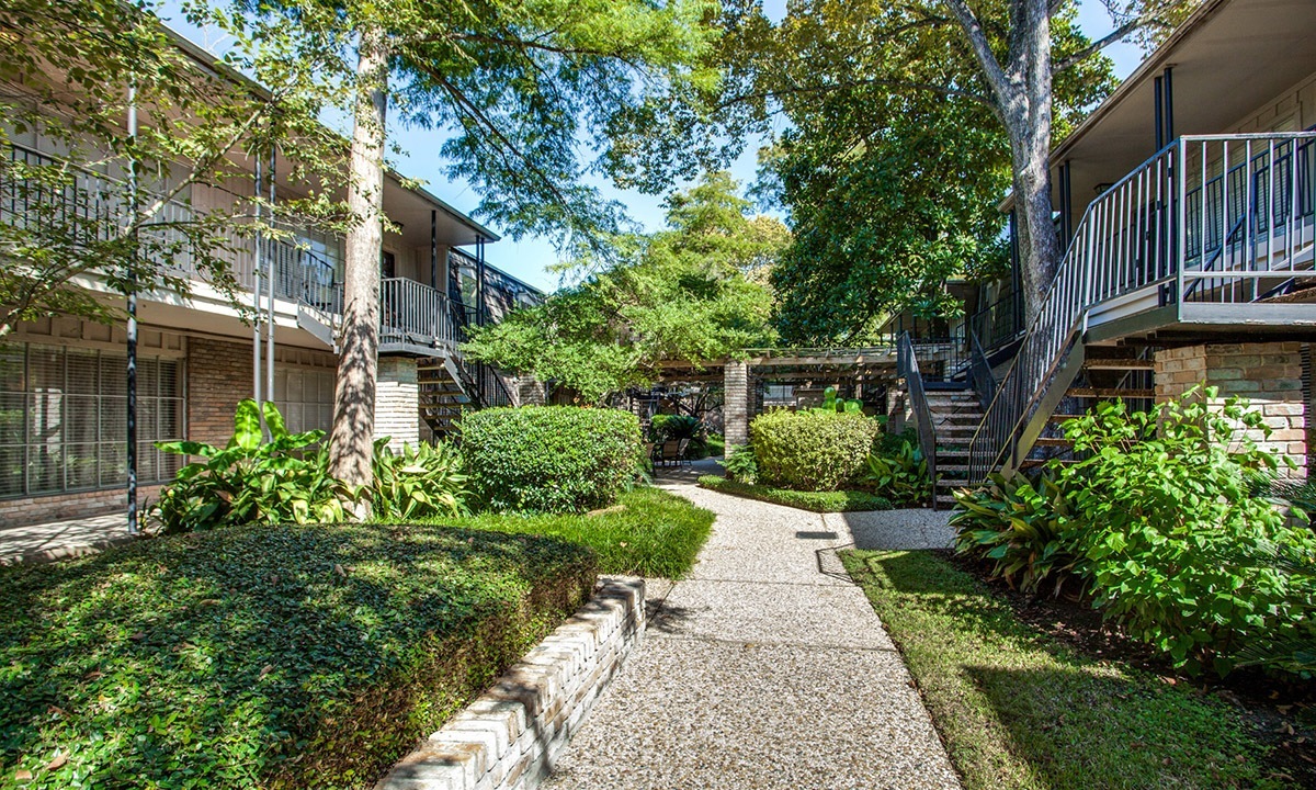 Amenities 3 | Tanglewood Location near Uptown Park and Houston Galleria